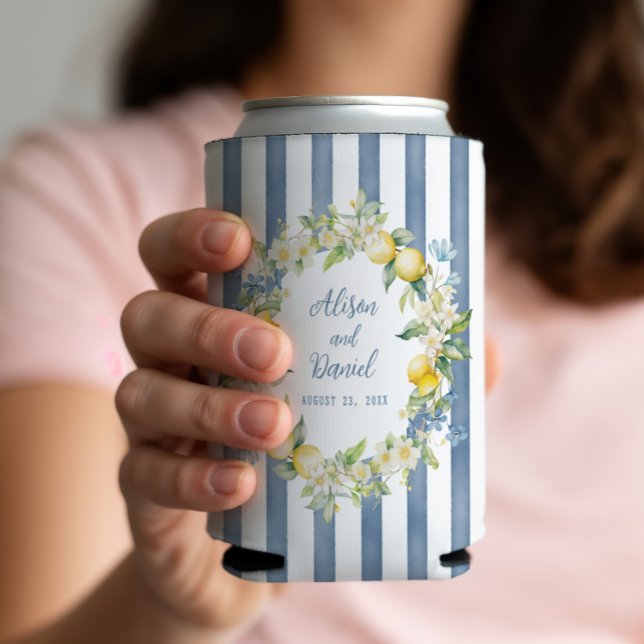Rafraîchisseur Pour Canette La Dolce Vita Lemon Floral Mariage Can Cooler (These wedding can coolers keep your guests' drinks chilled while celebrating in style.)