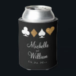Rafraîchisseur Pour Canette Las Vegas Mariage à thème Can Cooler Or Noir<br><div class="desc">**Besoin d'une couleur différente du noir ? Il suffit de cliquer sur l'option personnaliser et de changer la couleur arrière - plan et même la couleur texte pour un look totalement personnalisé!*** La faveur parfaite pour vos invités, ces refroidisseurs de boîtes noires présentent un motif Las Vegas classique de faux...</div>