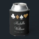 Rafraîchisseur Pour Canette Las Vegas Mariage à thème Can Cooler Or Noir<br><div class="desc">**Besoin d'une couleur différente du noir ? Il suffit de cliquer sur l'option personnaliser et de changer la couleur arrière - plan et même la couleur texte pour un look totalement personnalisé!*** La faveur parfaite pour vos invités, ces refroidisseurs de boîtes noires présentent un motif Las Vegas classique de faux...</div>
