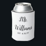 Rafraîchisseur Pour Canette Personnalisé Mr Est Votre Date Groom Cadeau Person<br><div class="desc">monogramme nom nouveau marié moderne, jolie typographie noir et blanc, juste marié écriture simple tendance, personnalisé m est votre date, cadeau fiançailles pour mariage de fiance, présent pour le marié mariage cadeau, bachelor party m nouvellement engagé, jumelage de lune de miel peut cool coozie, nouvelle mariée flacon de mariée douillette...</div>
