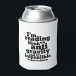 Rafraîchisseur Pour Canette Réserver sur Anti Gravity Funky Science Geek Puns<br><div class="desc">Je suis en train de lire un livre sur l'anti-gravité et il est impossible de le poser. Un jeu de mots de science amusant pour ceux qui aiment étudier la science. Cool et humoristique citent des articles pour les étudiants du collège qui se spécialisent en physique. Parfait pour les scientifiques...</div>