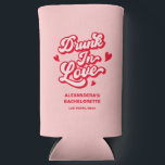Rafraîchisseur Pour Canette Slim Bachelorette Drunk In Love<br><div class="desc">Célébrez votre ivrogne en amour bachelorette en style avec ce seltzer personnalisé peut refroidir! Parfait pour une soirée bachelorette en amour, cet accessoire amusant correspond à votre soda en amour thème de fête bachelorette et ajoute une touche chic à votre soda en amour décorations bachelorette. Gardez les boissons cool et...</div>