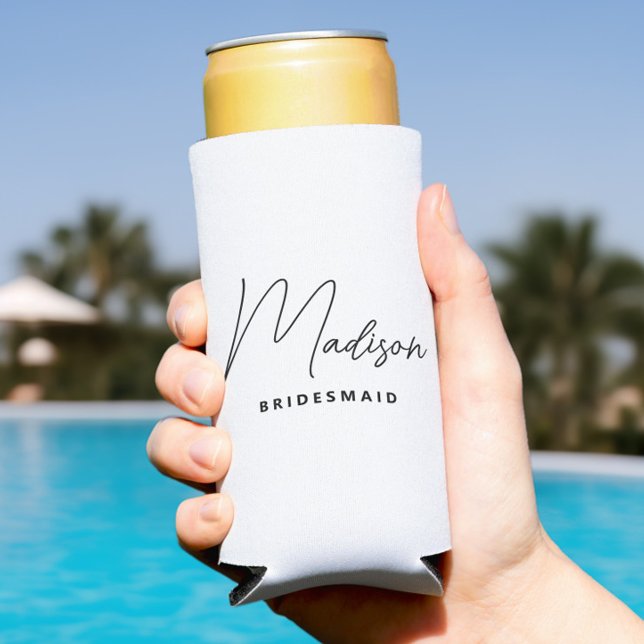 Rafraîchisseur Pour Canette Slim Demande de Demoiselle d'Honneur Personnalisée Simp (Simple Script Bridesmaid Gifts, Personalized Can Coolers with Name, Bachelorette Favors)