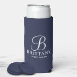 Rafraîchisseur Pour Canette Slim Élégant Monogramme Personnalisé Bridesmaid<br><div class="desc">Elegant Black and White Personnalisé Bridesmaid Cadeaux avec monogramme personnalisé en blanc élégant style de police script avec nom et titre de bridesmaid dans le style de police serif classique sur arrière - plan bleu marine. Parfait aussi pour les groomsmen, meilleur homme, père de la mariée, bonne d'honneur, fille de...</div>
