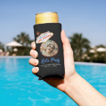 Rafraîchisseur Pour Canette Slim Las Vegas Bachelorette Party Pool Day Favoriser<br><div class="desc">Bachelorette de Las Vegas Jour De Piscine Favor Can Cooler. Amusant et une faveur unique. Customisez avec une photo,  le nom de l'événement et la date. Entrez l'outil de conception Zazzle pour des personnalisations de conception supplémentaires.</div>
