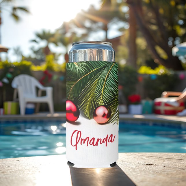 Rafraîchisseur Pour Canette Slim Noël Festif En Juillet Palmier Tropical Nom (Christmas in July tropical drink can cooler with festive palm trees, ornaments and personalized name)