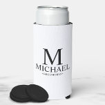Rafraîchisseur Pour Canette Slim Noir et blanc moderne Groomsman Can<br><div class="desc">Cadeaux de Groomsman Personnalisés Noir et Blanc Modernes avec monogramme personnalisé,  nom et titre de marionnettiste en style serif classique noir sur arrière - plan blanc. Aussi parfait pour Best Man,  Père de la Mariée et plus.</div>
