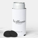 Rafraîchisseur Pour Canette Slim Script Moderne Cuisinière personnalisée<br><div class="desc">Script moderne Groomsmen personnalisé Can Cooler avec nom de marionnettiste personnalisé en noir style de police script moderne avec titre et date mariage dans le style de police sans serif moderne sur arrière - plan blanc. Aussi parfait pour Maid of Honor, Flower Girl, Mother of the Bride, Groomsmen, Best man...</div>