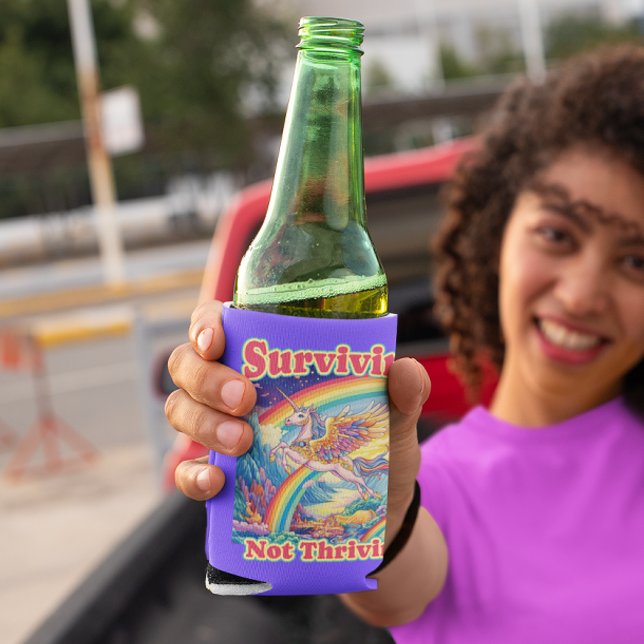 Rafraîchisseur Pour Canette Surviving Not Thriving – Rainbow Unicorn (Créateur téléchargé)