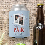 Rafraîchisseur Pour Canette Thème de casino pour couple, photo de couple parfa<br><div class="desc">Parfait pour les amateurs de poker ou les fêtes d'engagement sur le thème du casino, les dîners de répétition, les douches de couple ou les mariages, nos porte-gobelets personnalisés sur le thème du casino présentent une paire de cartes à jouer avec les photos et les initiales du couple, et "le...</div>