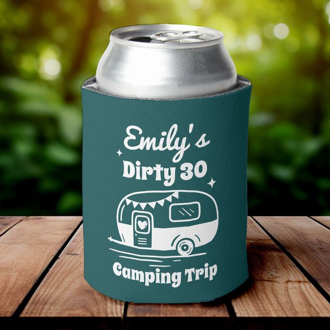 Rafraîchisseur Pour Canette Voyage de fille Bachelorette Anniversaire Fête Cam (A green can cooler featuring the phrase "Dirty 30 Camping Trip", with a cute camper van)