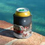 Rafraîchisseur Pour Canette Winter Chihuahua Caravan Christmas Adventure<br><div class="desc">Laissez-vous tenter par la magie d'une nuit d'hiver enneigée alors qu'une caravane glisse gracieusement à travers le paysage illuminé par la lune. La beauté sereine de la neige scintillante et l'éclat enchanteur de la lune créent une scène captivante, promettant une aventure de Noël inoubliable remplie de chaleur, de joie et...</div>