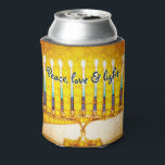 Rafraîchisseur Pour Canette Yellow Gold Hanoukka Menorah Peace Love Light Bold<br><div class="desc">"Paix, amour et lumière." Une citation calligraphie, superposant une photo de gros plan d'une menorah d'art brillante, colorée, jaune et or, vous aide à inaugurer les vacances d'Hanoukka dans le style. Sentez la chaleur et la joie de la saison des Fêtes chaque fois que vous vous détendez avec votre boisson...</div>