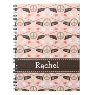 Rangée d'amour de paix ramant le journal de carnet