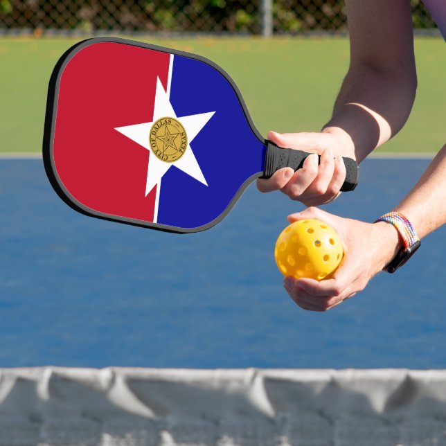 Raquette de Pickleball avec le drapeau de Dallas,  (Insitu)