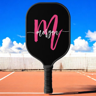 Raquette De Pickleball Chaud rose noir moderne Script Girl Monogramme Nom