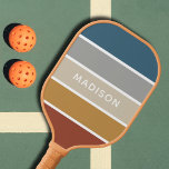 Raquette De Pickleball Colorbloc de plage coloré moderne Nom personnalisé<br><div class="desc">Colorblock de plage colorée moderne Nom personnalisé Pickleball Paddle présente un design simple, coloré et moderne dans un bloc de couleur motif de tons bleu et marron avec votre nom personnalisé dans la typographie de script moderne. Un cadeau parfait pour Noël, anniversaire, fête des mères, meilleurs amis, soeur et plus....</div>