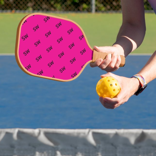 Raquette De Pickleball Conception d'initiales simples rose et bleu sur de (Insitu)