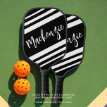 Raquette De Pickleball Couleur personnalisée à rayures modernes<br><div class="desc">Pagaie personnalisée moderne couleur pickleball avec un nom (ou monogramme) montré dans une typographie manuscrite modifiable et des bandes sporty blanches changeables contre un arrière - plan noir modifiable pour créer un design personnalisé pour les passionnés de pickler ou de pickleball. MODIFICATIONS DE COULEUR : Modifiez le texte, les couleurs...</div>