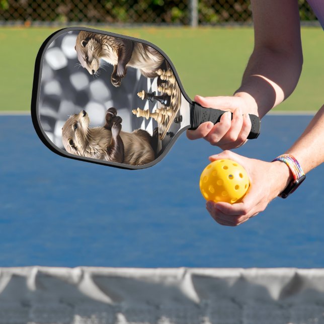 Raquette De Pickleball Deux Otters Jouant Aux Échecs, (Insitu)