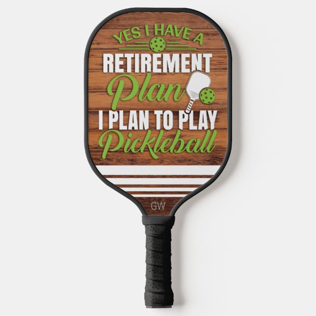 Raquette De Pickleball Drôle Retraite Bois et Monogramme vert (Recto)