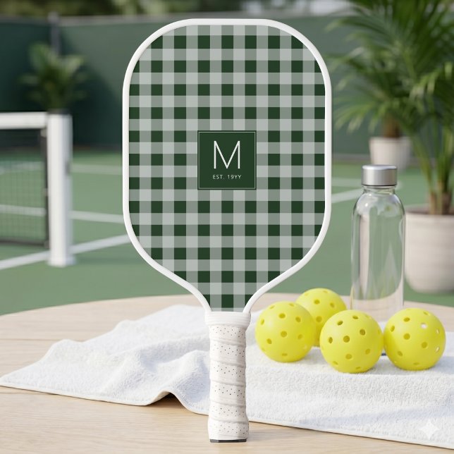 Raquette De Pickleball Établi de monogramme moderne en gingham vert (Modern Green Gingham Monogram Established Est Pickleball Paddle)