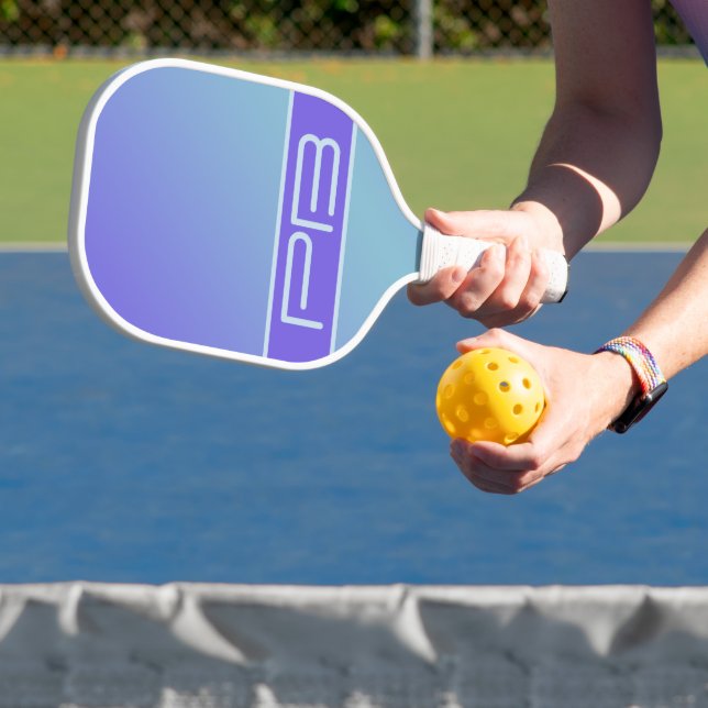 Raquette De Pickleball Initiales doubles dégradés violet bleu moderne coo (Insitu)