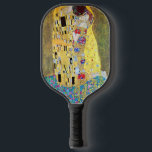Raquette De Pickleball Le baiser de Gustav Klimt, Art Nouveau Vintage<br><div class="desc">Le Kiss (Der Kuss) (1907/08) de Gustav Klimt est probablement son oeuvre la plus célèbre. Klimt a commencé à y travailler en 1907 et c'est le point culminant de sa soi-disant "période d'or". The Kiss est une vintage peinture d'amour et d'amour de l'époque victorienne Symbolisme mettant en vedette un couple...</div>