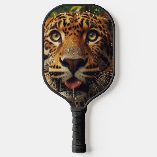 Raquette De Pickleball Léopard regarde alors qu'il lave l'eau dans la jun (Recto)