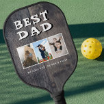 Raquette De Pickleball Meilleur papa Rustique Bois foncé 3 Photo Collage<br><div class="desc">Best Dad Rustic Dark Wood 3 Photo Collage Pickleball Paddle. Arrière - plan en bois foncé. Pagaie personnalisée pour le pickleball. Ajoutez vos photos et vos noms et faites un joli souvenir pour la Fête des pères,  Noël ou anniversaire.</div>