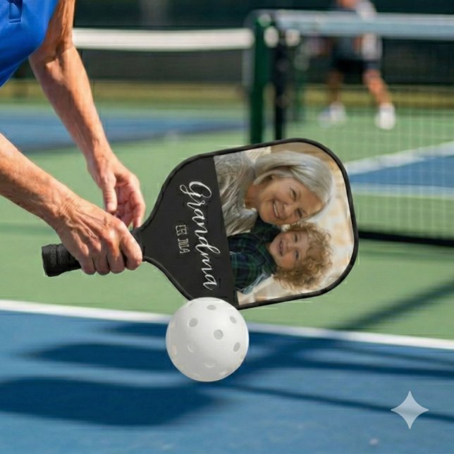 Raquette De Pickleball Mémé Établie Photo Texte Blanc Script  (Créateur téléchargé)