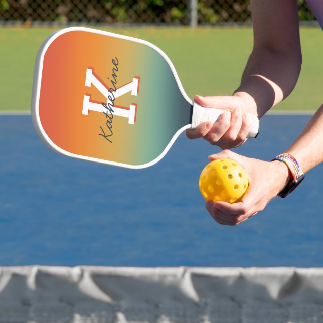 Raquette De Pickleball Modern Monogrammed Name Cool Gradient  (Insitu)