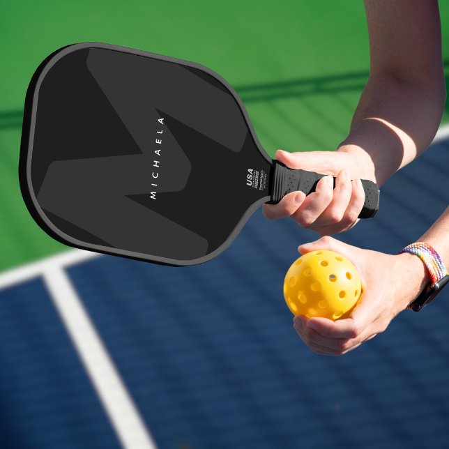 Raquette De Pickleball Moderne Monogramme surdimensionné Initiale & Nom (Créateur téléchargé)