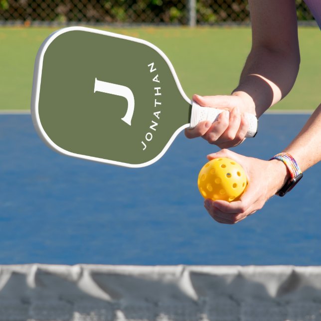 Raquette De Pickleball Monogramme classique minimal vert olive (Insitu)