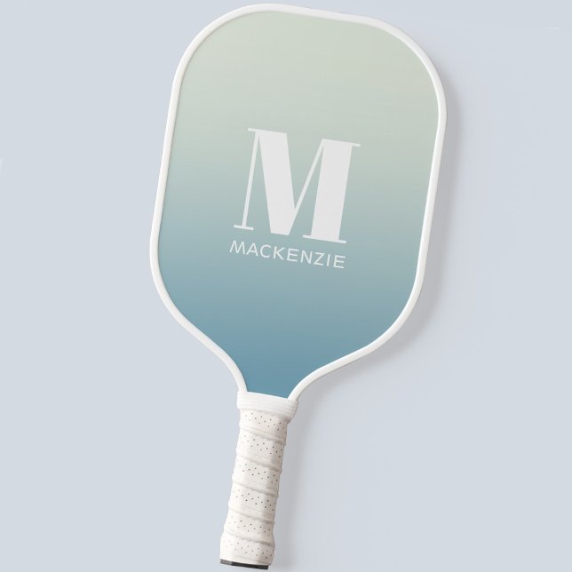 Raquette De Pickleball Monogramme moderne Nom initial Turquoise Aqua Grad (Modern monogram initial name personalized teal to aqua blue ocean gradient pickleball paddle)