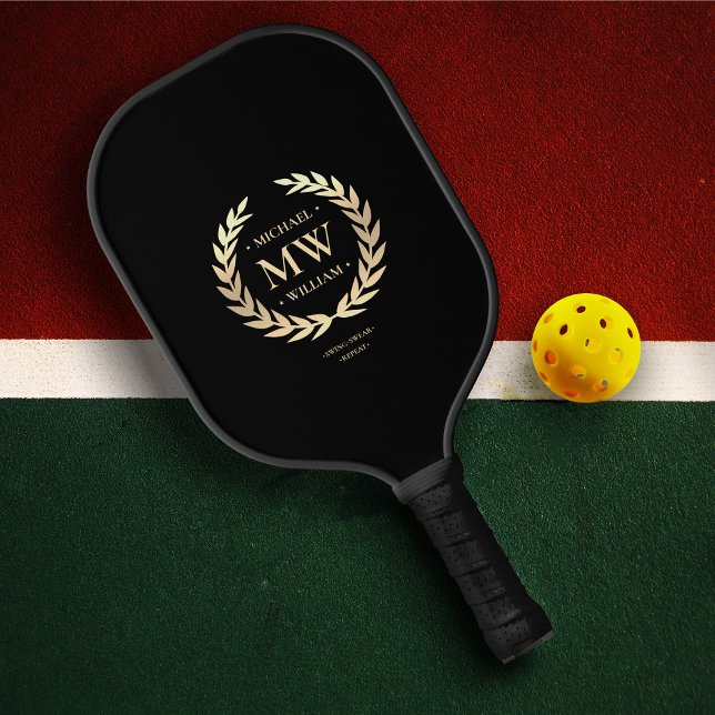 Raquette De Pickleball Monogramme moderne Nom personnalisé Black Gold Wre (Modern Monogram Custom Name BLACK AND Gold Wreath Pickleball Paddle
)