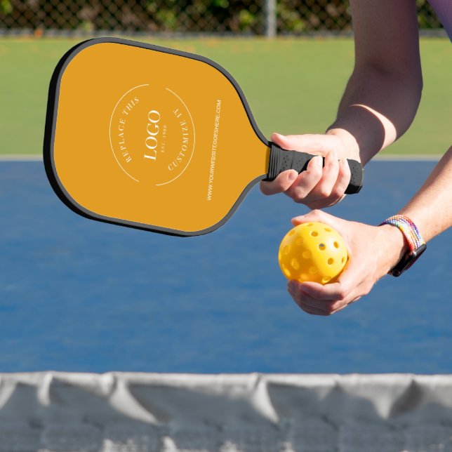Raquette De Pickleball Mustard Yellow Business logo WEBSITE Promotionnel (Insitu)