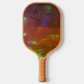 Raquette De Pickleball neon lights on cracked rock surface