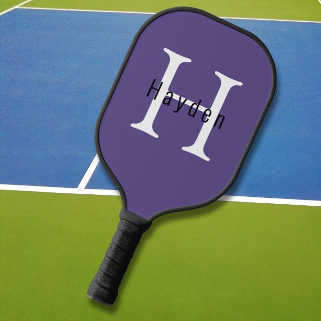 Raquette De Pickleball Nom simple et mou du monogramme violet + initial (Créateur téléchargé)