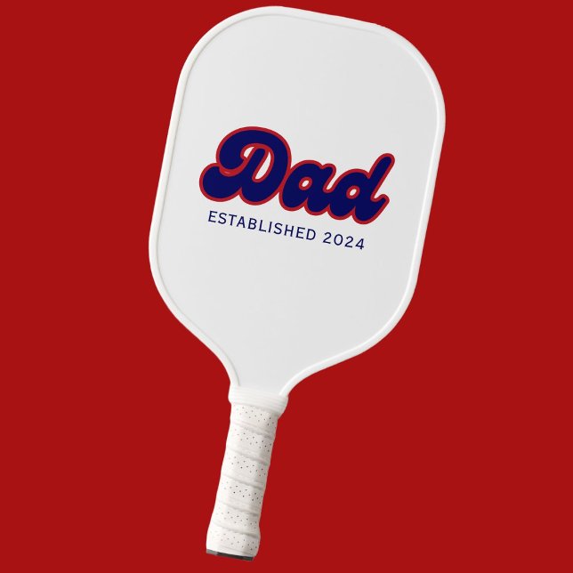 Raquette De Pickleball Papa rétro rouge et bleu, année personnalisée (Créateur téléchargé)
