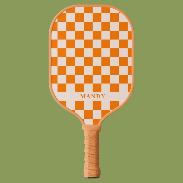 Raquette De Pickleball Retro Boho Orange Damier Nom Personnalisé (Orange and Beige Checkerboard Custom Name Pickleball Paddle)