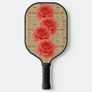 Raquette De Pickleball Rose vintage sur boules de golf en papier ancien