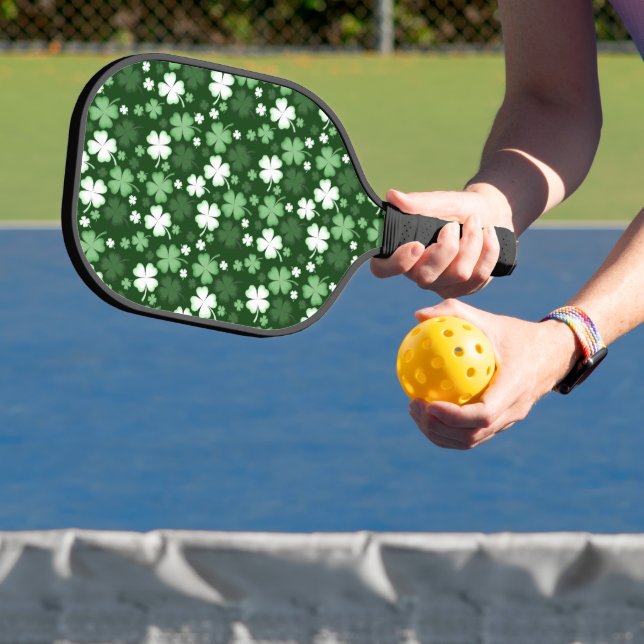 Raquette De Pickleball Shamrocks verts, Saint Patrick's Day (Insitu)