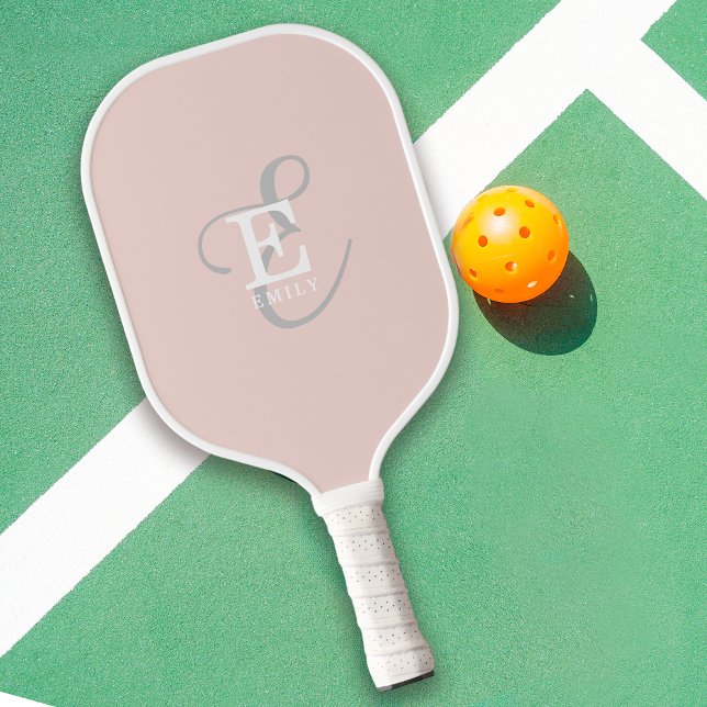 Raquette De Pickleball Style moderne de typographie Monogramme Blush rose (Personalize with your name and monogram initial.)