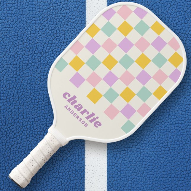 Raquette De Pickleball Tableau de contrôle bleu violet rose rétro (Pink yellow purple blue checkerboard retro pickleball paddle)