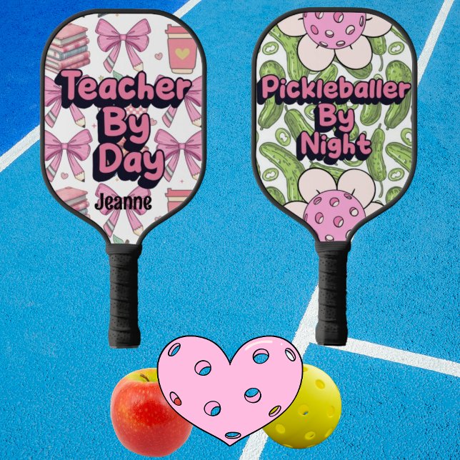 Raquette De Pickleball Teacher By Day, Pickleballer by night personnalisé (Teacher by day; pickleballer by night)
