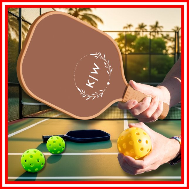 Raquette De Pickleball Terracotta et Blanc | Monogramme Initiales Moderne (Terracotta and White | Modern Initials Monogram Pickleball Paddle)