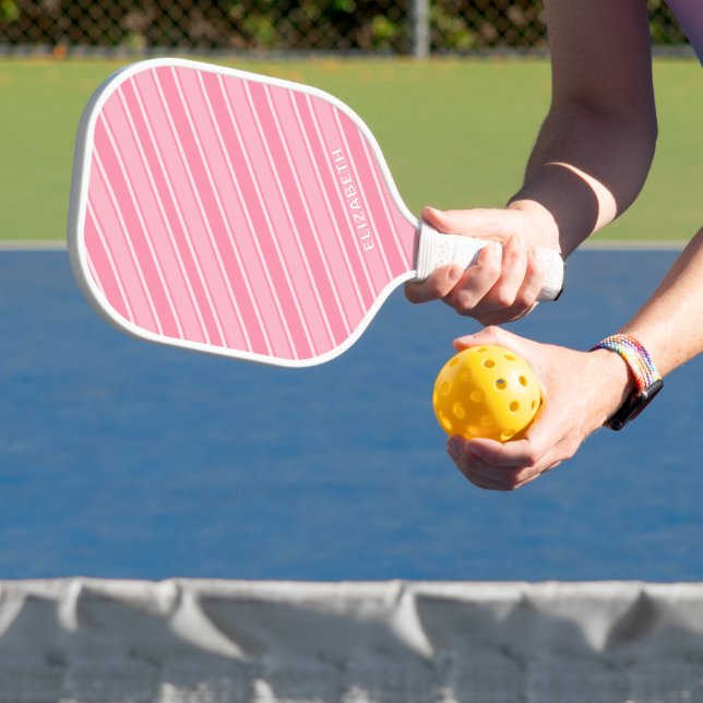 Raquette De Pickleball Trendy Modern Monogram Name Pink Striped (Insitu)