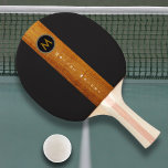 Raquette De Ping Pong Bande de couleur en bois monogramme sur noir<br><div class="desc">Design monogramme,  élégant,  simple et moderne sur arrière - plan noir avec une bande de couleur en bois vertical pour personnaliser avec votre nom et votre initiale</div>