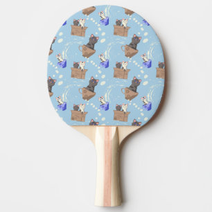 Raquette De Ping Pong Chats en boîte et gouttes de lait sur bleu